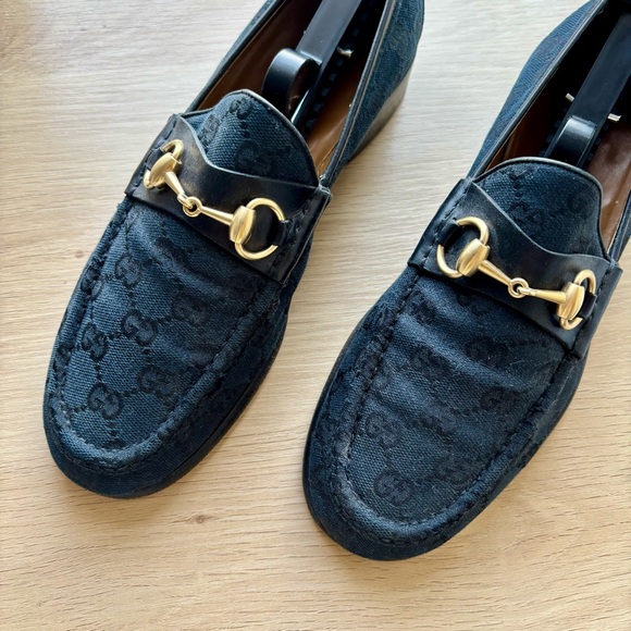 Gucci Men's Black Loafers with Gold Detailing - Picture 2 of 13